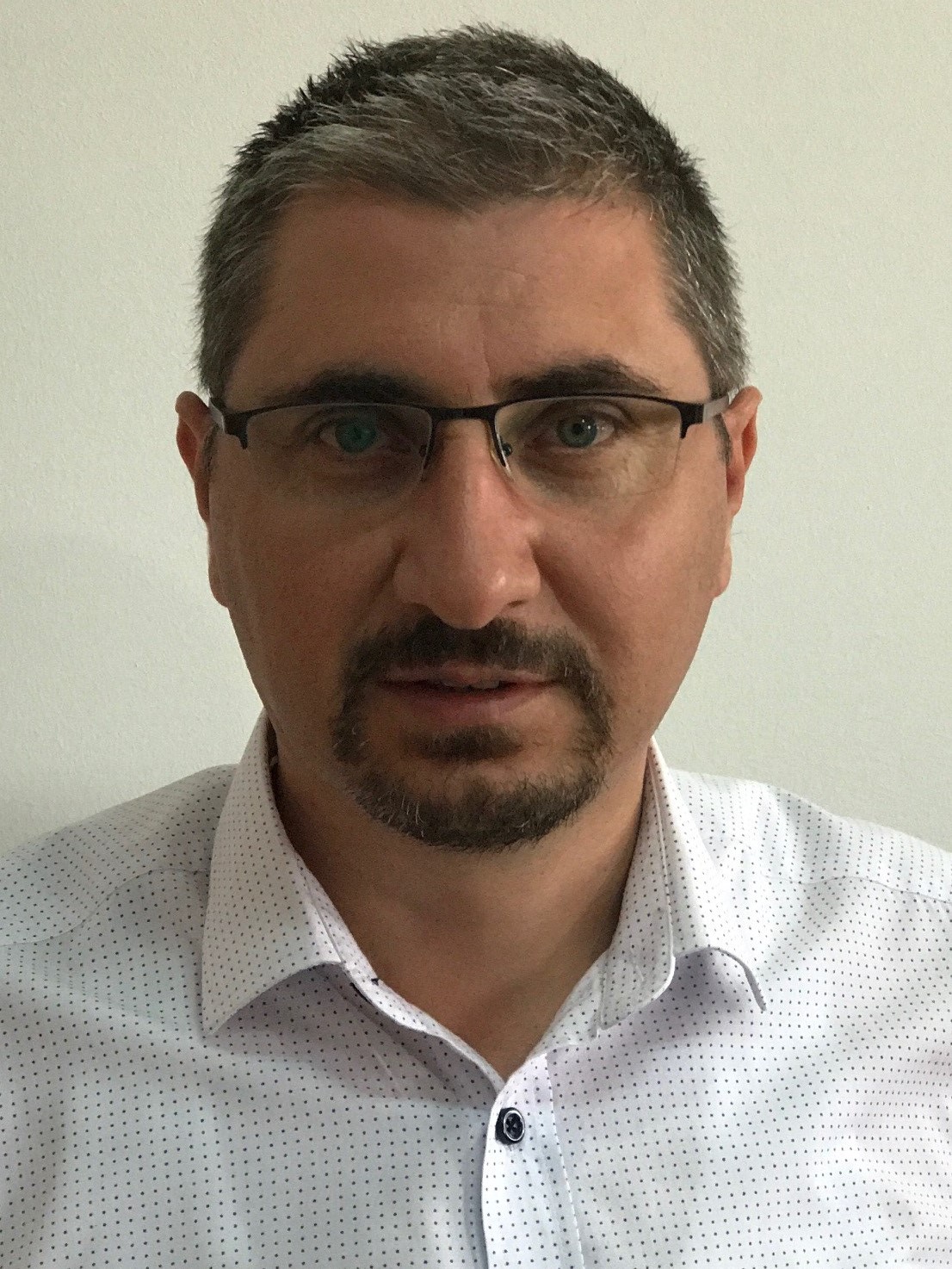 KAMİL KADİR GENÇ